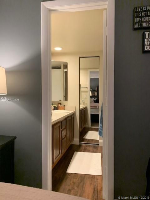 Vendido Recientemente: $270,000 (2 camas, 2 baños, 1264 Pies cuadrados)