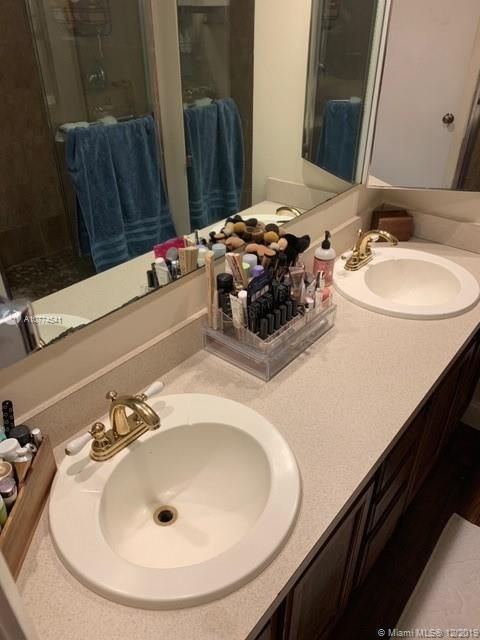 Vendido Recientemente: $270,000 (2 camas, 2 baños, 1264 Pies cuadrados)