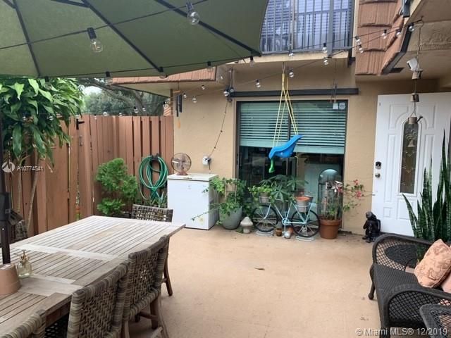 Vendido Recientemente: $270,000 (2 camas, 2 baños, 1264 Pies cuadrados)