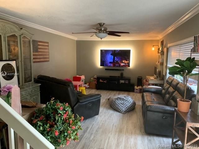 Vendido Recientemente: $270,000 (2 camas, 2 baños, 1264 Pies cuadrados)
