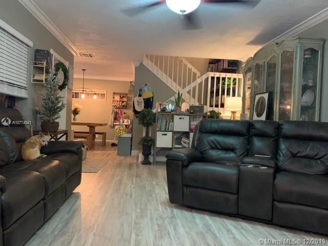 Vendido Recientemente: $270,000 (2 camas, 2 baños, 1264 Pies cuadrados)