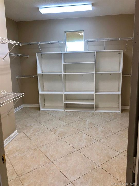 Recientemente alquilado: $4,830 (5 camas, 4 baños, 4249 Pies cuadrados)