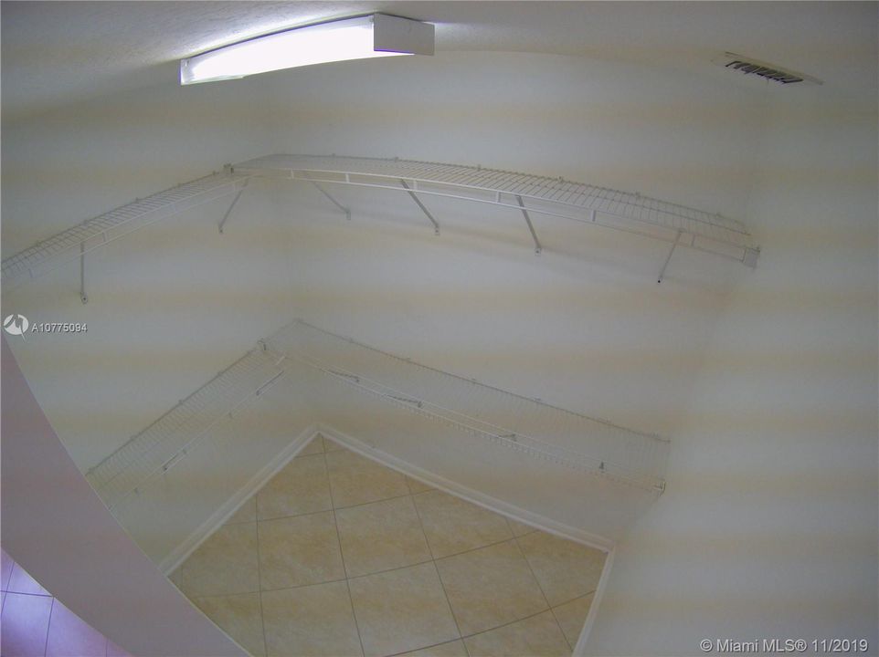 Recientemente alquilado: $4,830 (5 camas, 4 baños, 4249 Pies cuadrados)