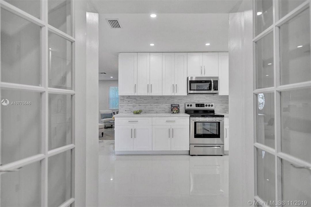 Недавно продано: $369,900 (4 спален, 3 ванн, 1326 Квадратных фут)