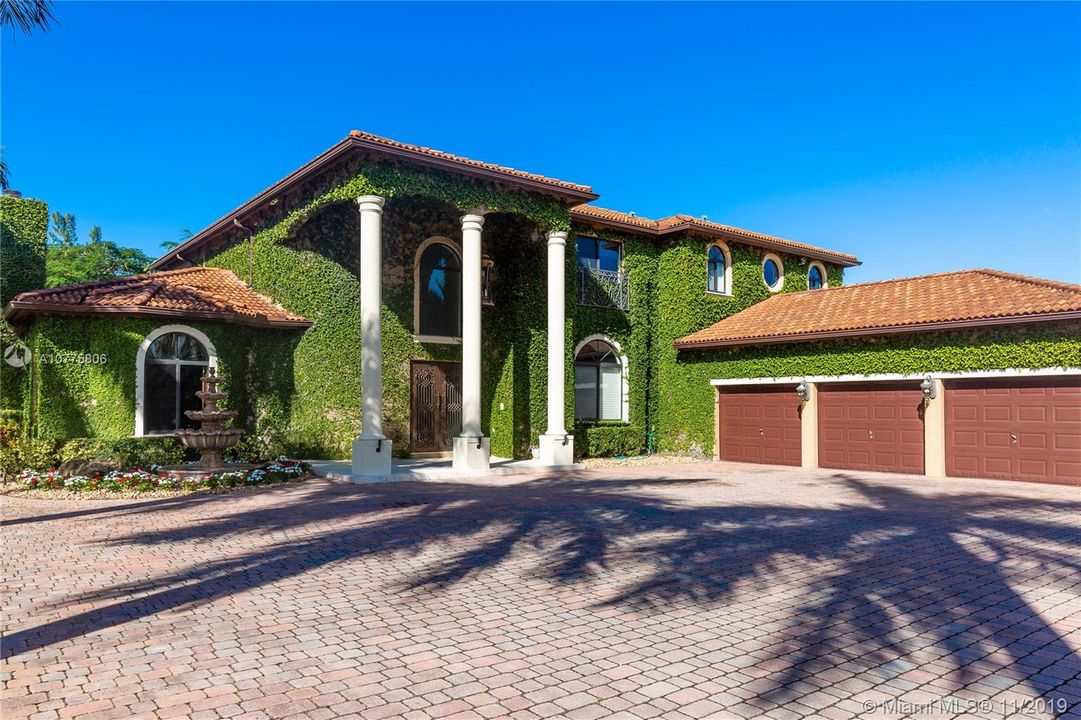 Recently Sold: $1,679,000 (5 beds, 5 baths, 4918 Square Feet)