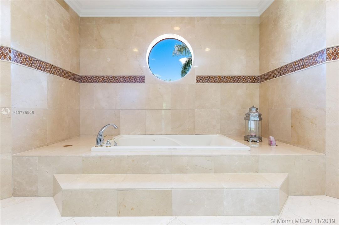 Recently Sold: $1,679,000 (5 beds, 5 baths, 4918 Square Feet)