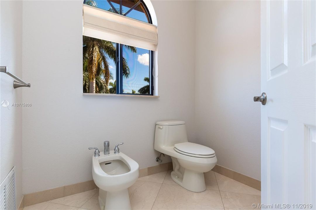 Recently Sold: $1,679,000 (5 beds, 5 baths, 4918 Square Feet)