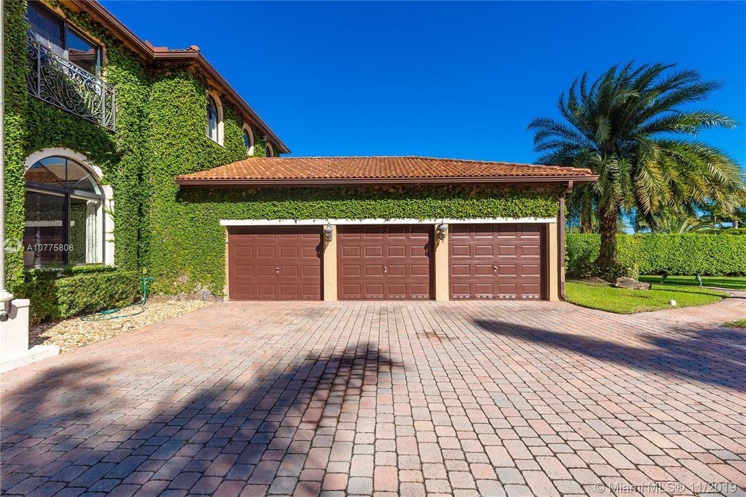 Recently Sold: $1,679,000 (5 beds, 5 baths, 4918 Square Feet)