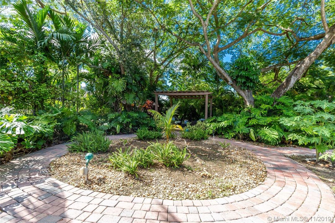 Recently Sold: $1,679,000 (5 beds, 5 baths, 4918 Square Feet)