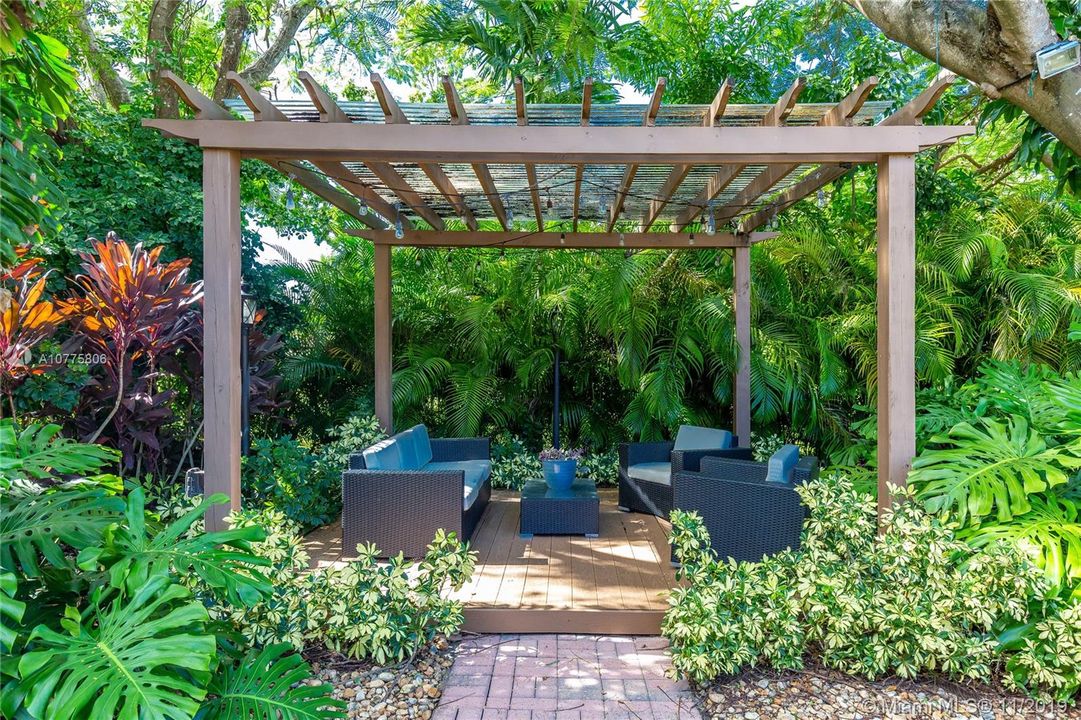 Recently Sold: $1,679,000 (5 beds, 5 baths, 4918 Square Feet)