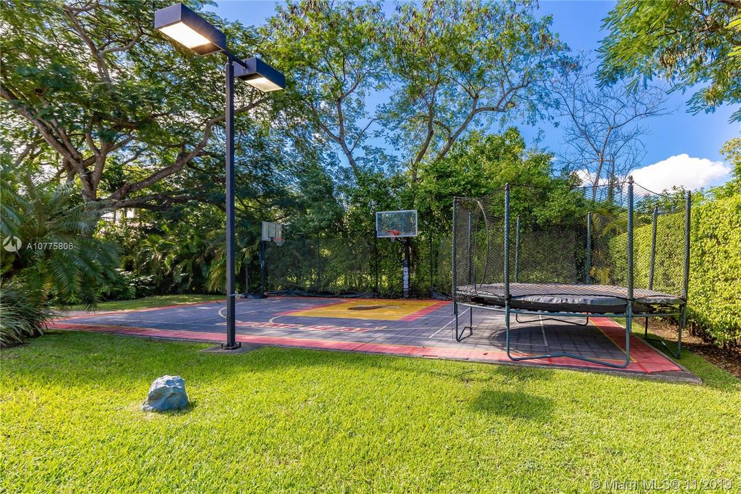 Recently Sold: $1,679,000 (5 beds, 5 baths, 4918 Square Feet)