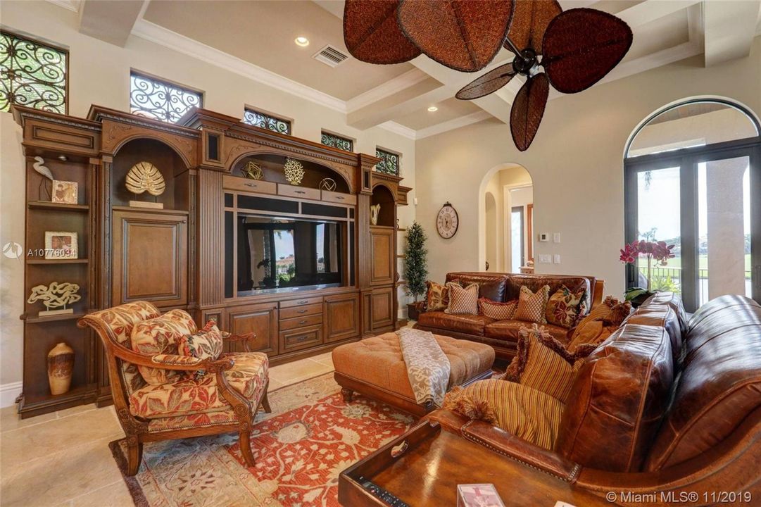 Недавно продано: $3,595,000 (6 спален, 6 ванн, 6367 Квадратных фут)