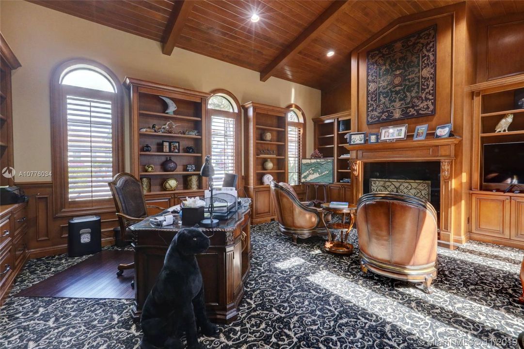 Недавно продано: $3,595,000 (6 спален, 6 ванн, 6367 Квадратных фут)
