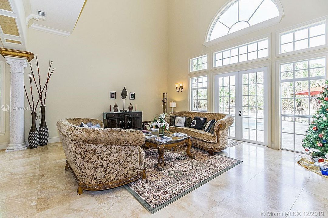 Recently Rented: $6,000 (5 beds, 5 baths, 4810 Square Feet)