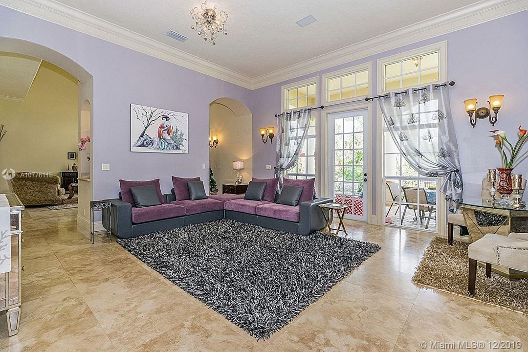 Recently Rented: $6,000 (5 beds, 5 baths, 4810 Square Feet)