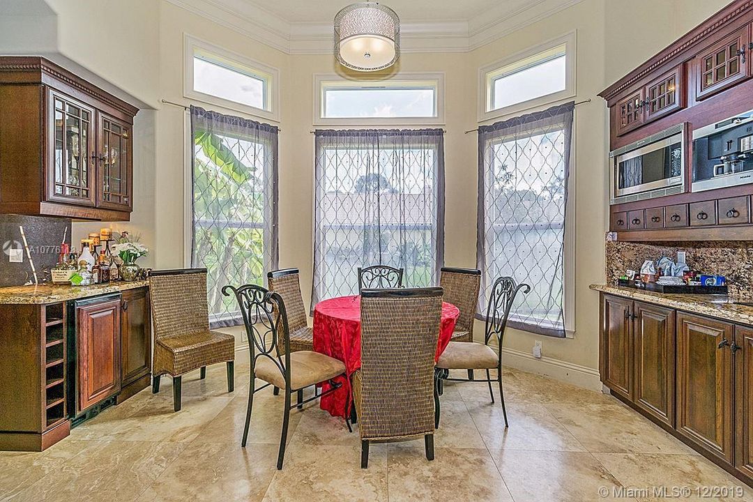 Recently Rented: $6,000 (5 beds, 5 baths, 4810 Square Feet)