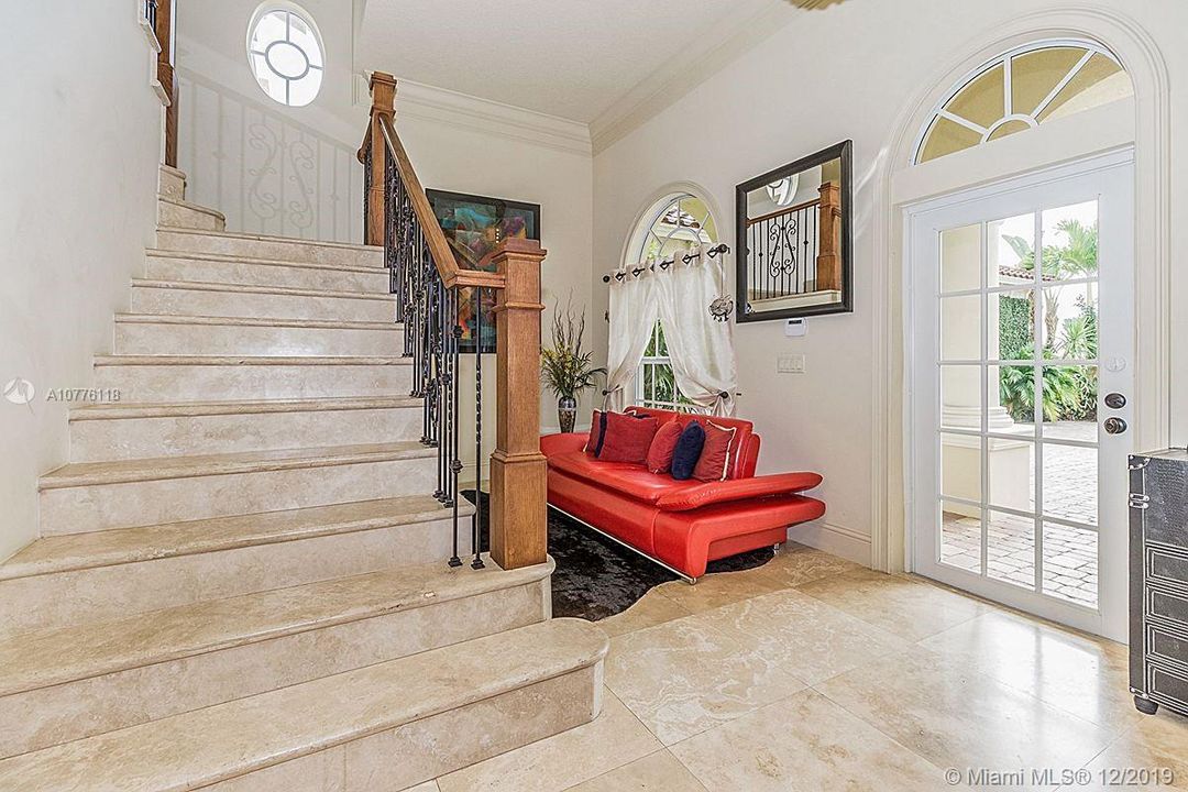 Recently Rented: $6,000 (5 beds, 5 baths, 4810 Square Feet)