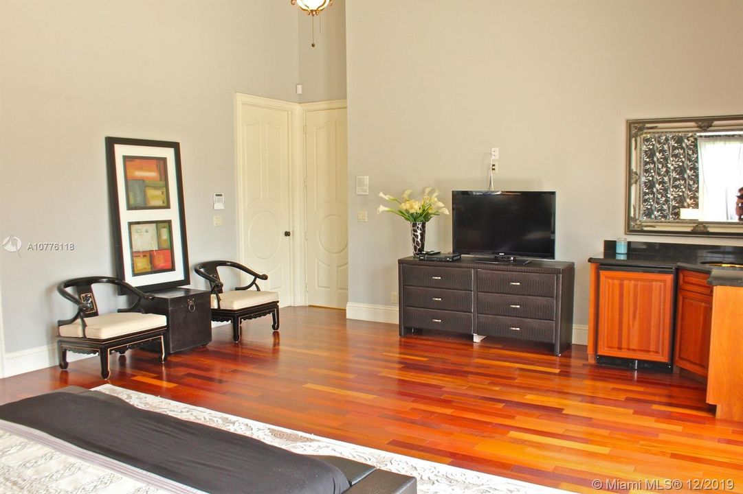 Recently Rented: $6,000 (5 beds, 5 baths, 4810 Square Feet)