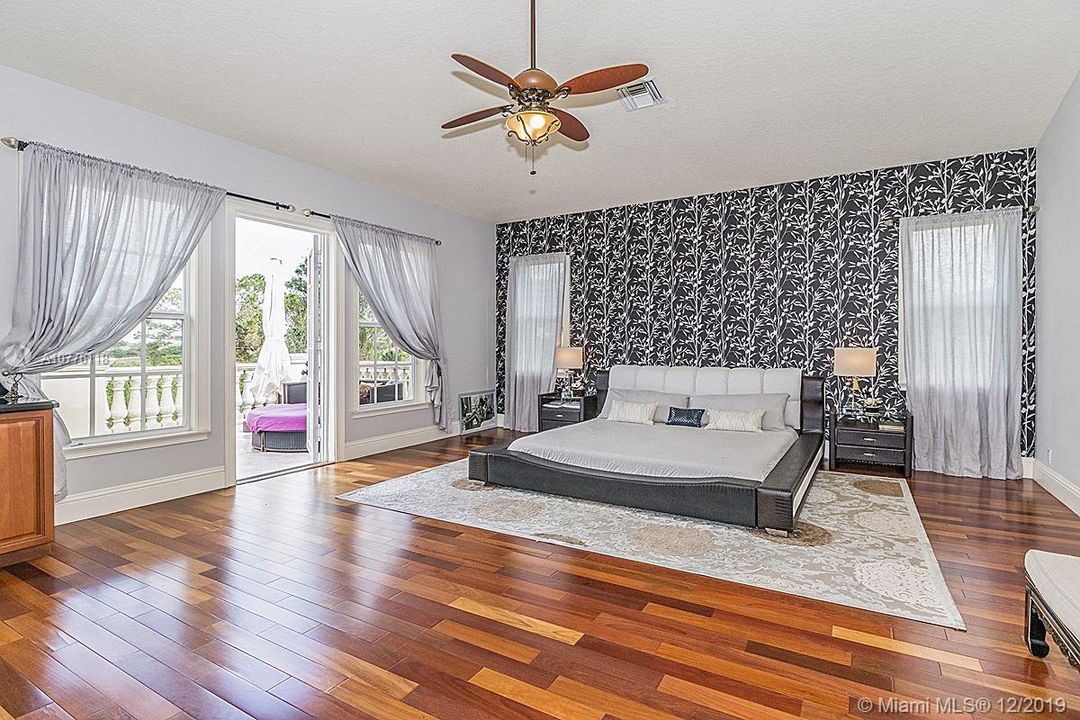 Recently Rented: $6,000 (5 beds, 5 baths, 4810 Square Feet)