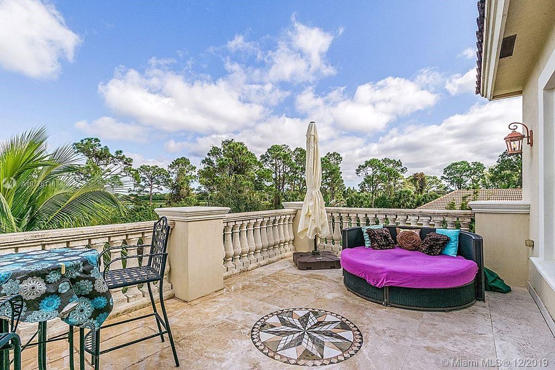 Recently Rented: $6,000 (5 beds, 5 baths, 4810 Square Feet)