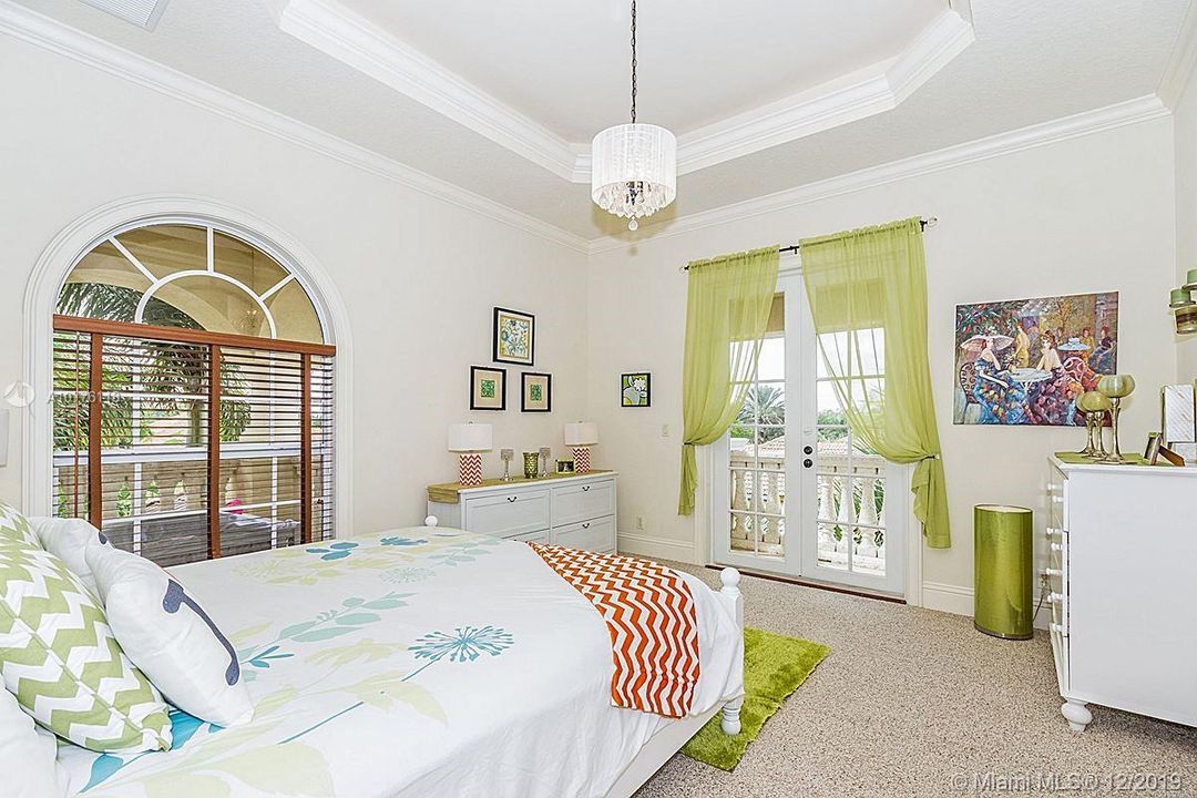 Recently Rented: $6,000 (5 beds, 5 baths, 4810 Square Feet)