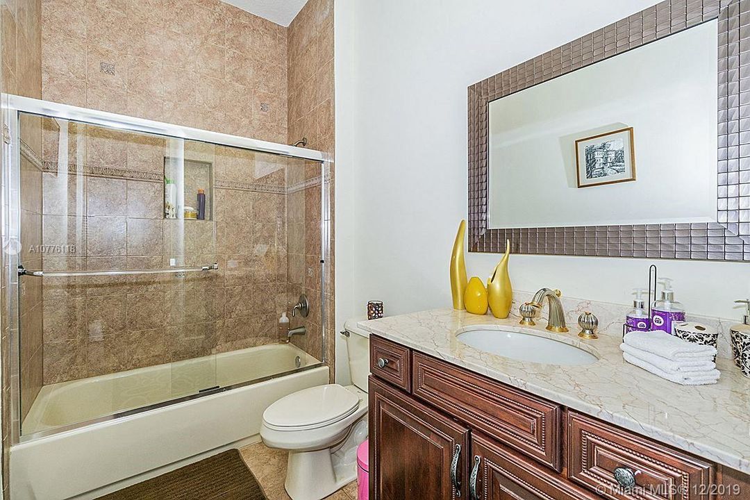 Recently Rented: $6,000 (5 beds, 5 baths, 4810 Square Feet)