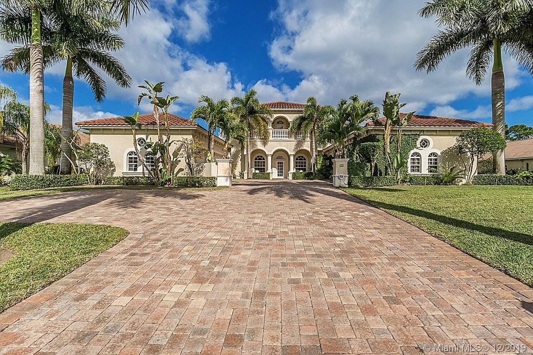 Recently Rented: $6,000 (5 beds, 5 baths, 4810 Square Feet)