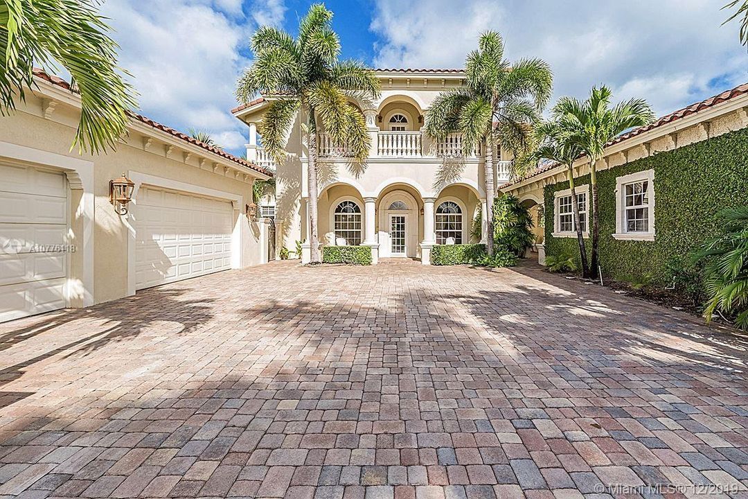 Recently Rented: $6,000 (5 beds, 5 baths, 4810 Square Feet)