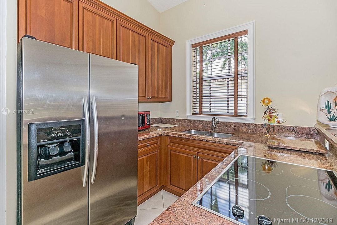 Recently Rented: $6,000 (5 beds, 5 baths, 4810 Square Feet)