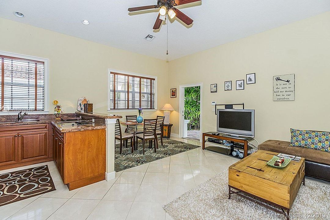 Recently Rented: $6,000 (5 beds, 5 baths, 4810 Square Feet)