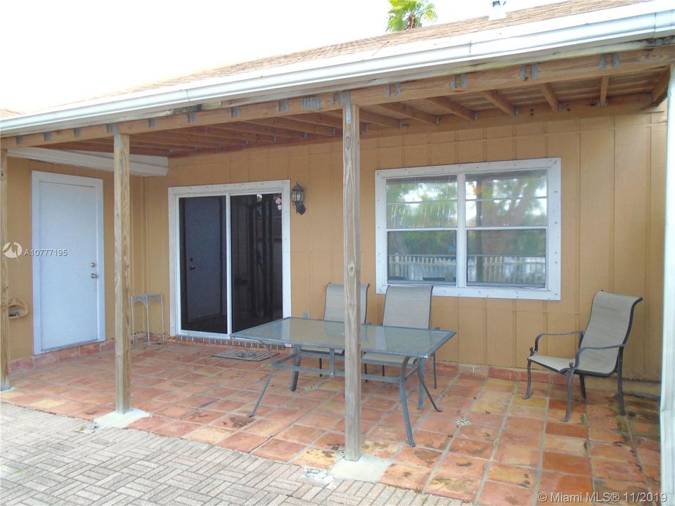 Vendido Recientemente: $170,000 (2 camas, 2 baños, 1044 Pies cuadrados)