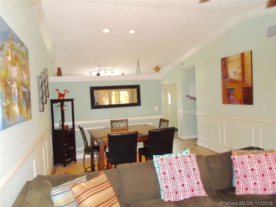 Vendido Recientemente: $170,000 (2 camas, 2 baños, 1044 Pies cuadrados)