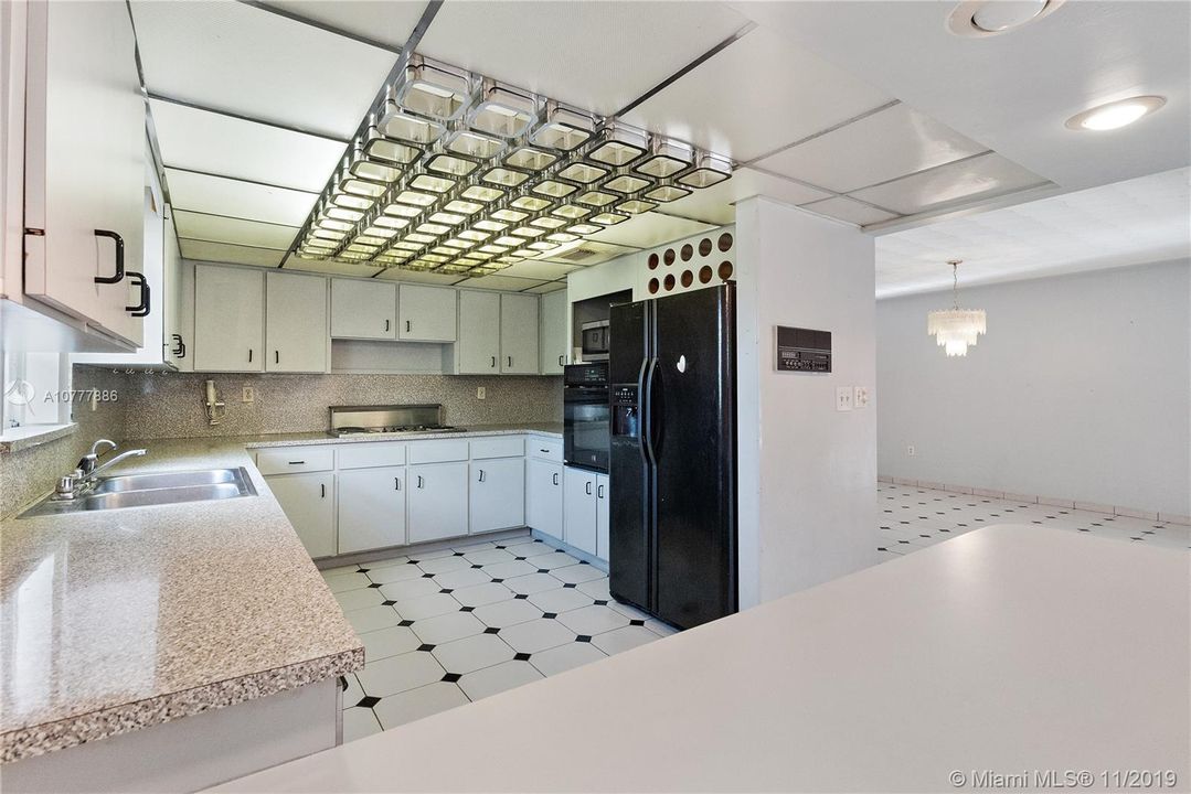 Vendido Recientemente: $595,000 (4 camas, 3 baños, 2257 Pies cuadrados)