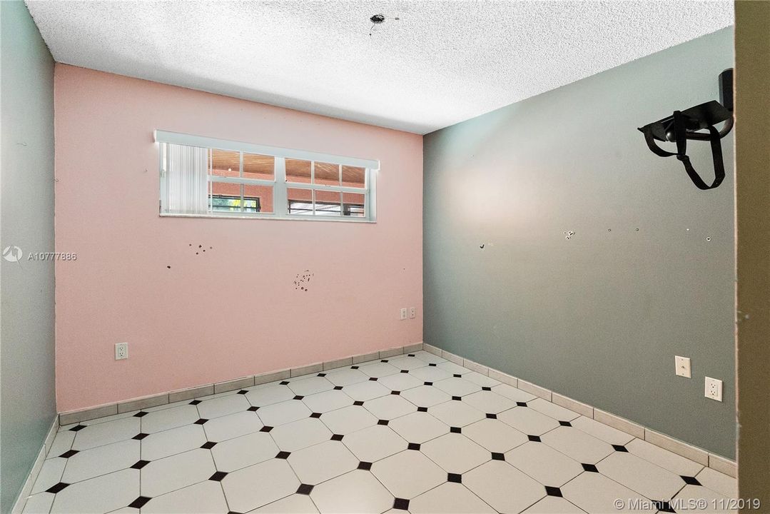 Vendido Recientemente: $595,000 (4 camas, 3 baños, 2257 Pies cuadrados)
