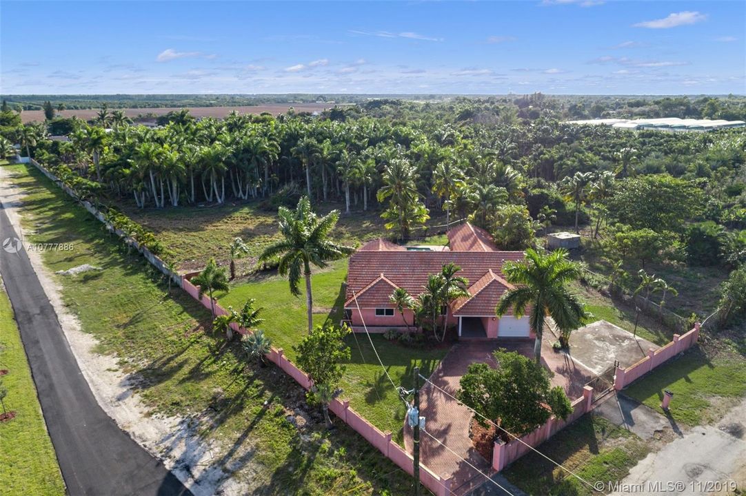 Vendido Recientemente: $595,000 (4 camas, 3 baños, 2257 Pies cuadrados)