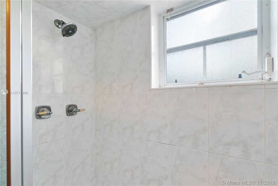 Vendido Recientemente: $595,000 (4 camas, 3 baños, 2257 Pies cuadrados)