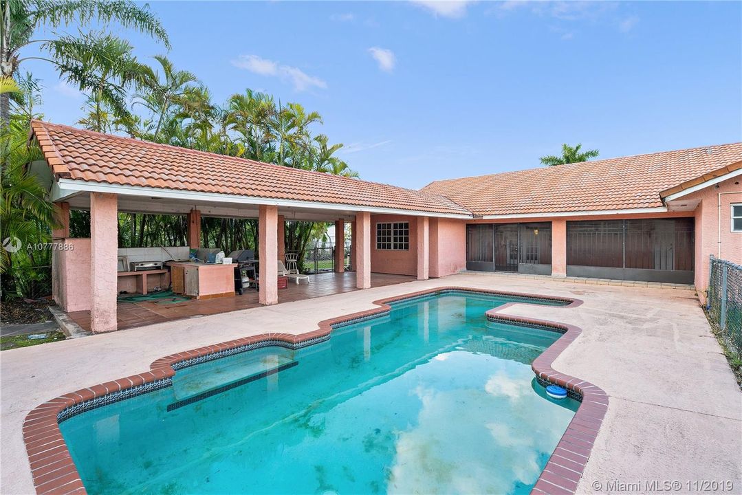 Vendido Recientemente: $595,000 (4 camas, 3 baños, 2257 Pies cuadrados)