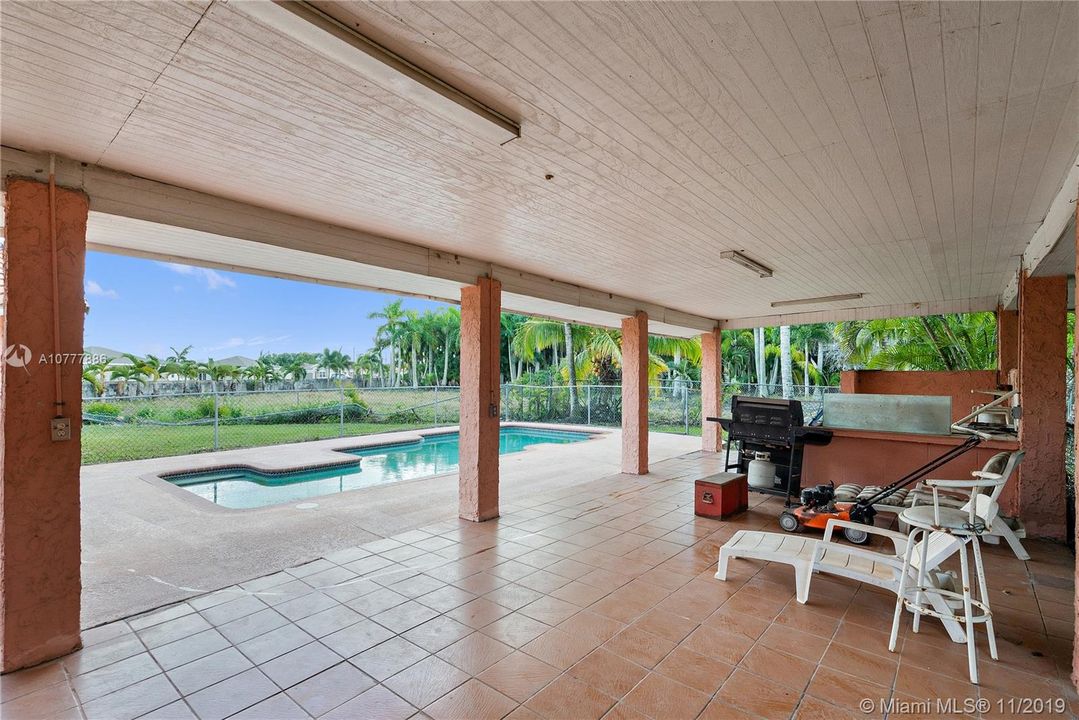 Vendido Recientemente: $595,000 (4 camas, 3 baños, 2257 Pies cuadrados)