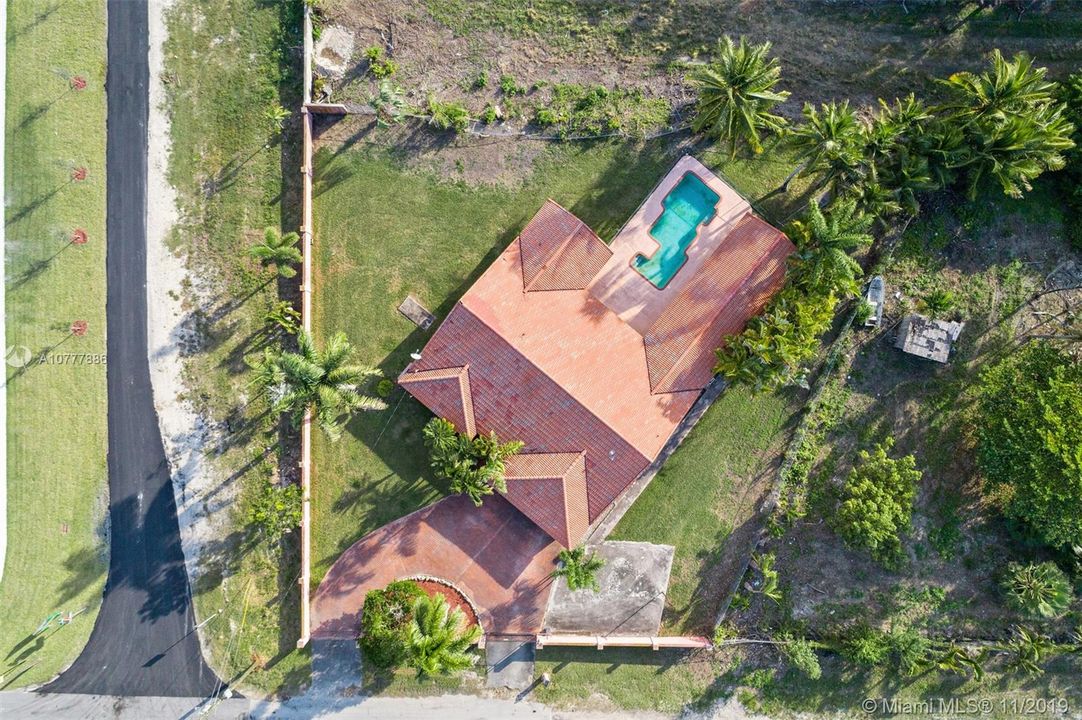 Vendido Recientemente: $595,000 (4 camas, 3 baños, 2257 Pies cuadrados)