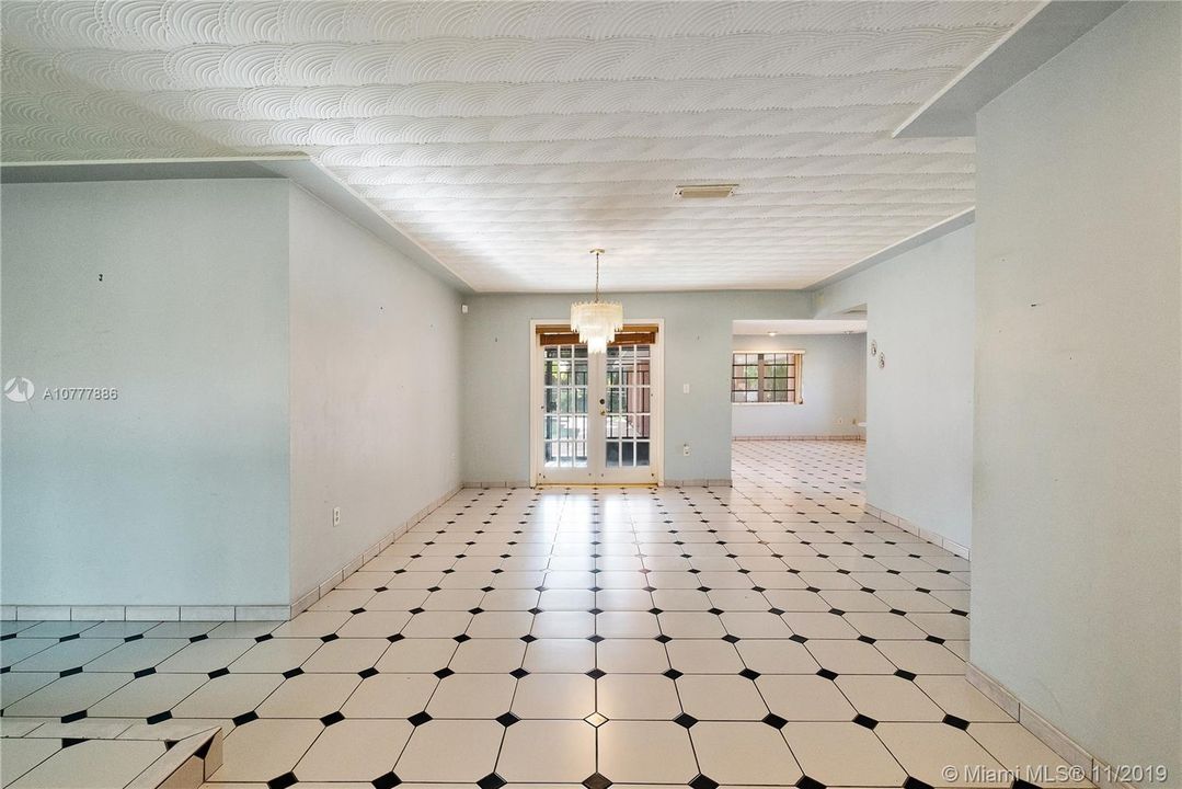 Vendido Recientemente: $595,000 (4 camas, 3 baños, 2257 Pies cuadrados)
