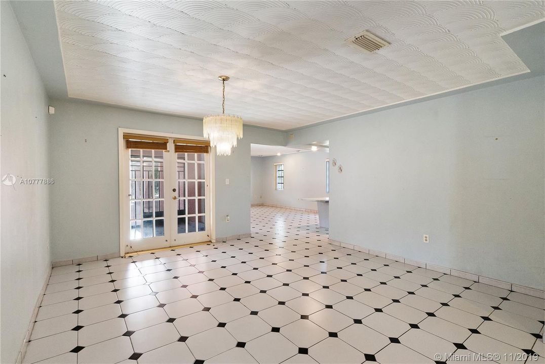 Vendido Recientemente: $595,000 (4 camas, 3 baños, 2257 Pies cuadrados)