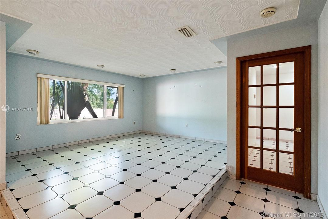 Vendido Recientemente: $595,000 (4 camas, 3 baños, 2257 Pies cuadrados)