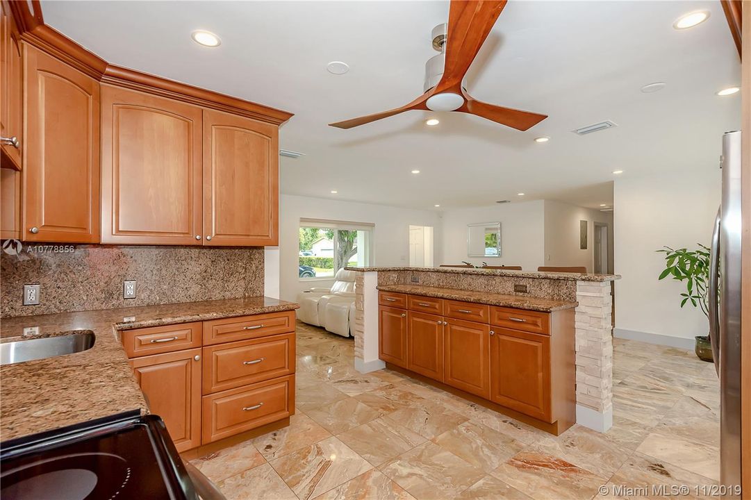 Recently Sold: $750,000 (4 beds, 2 baths, 1640 Square Feet)