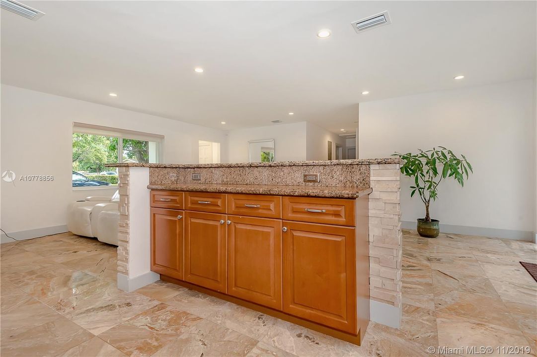 Recently Sold: $750,000 (4 beds, 2 baths, 1640 Square Feet)