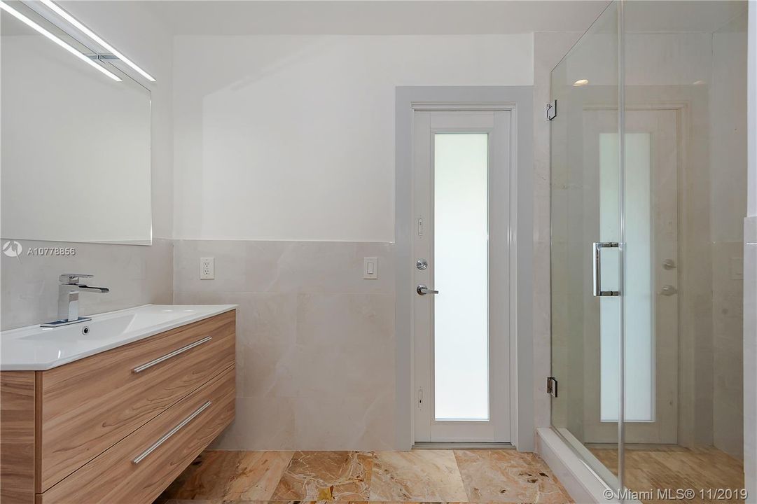 Recently Sold: $750,000 (4 beds, 2 baths, 1640 Square Feet)