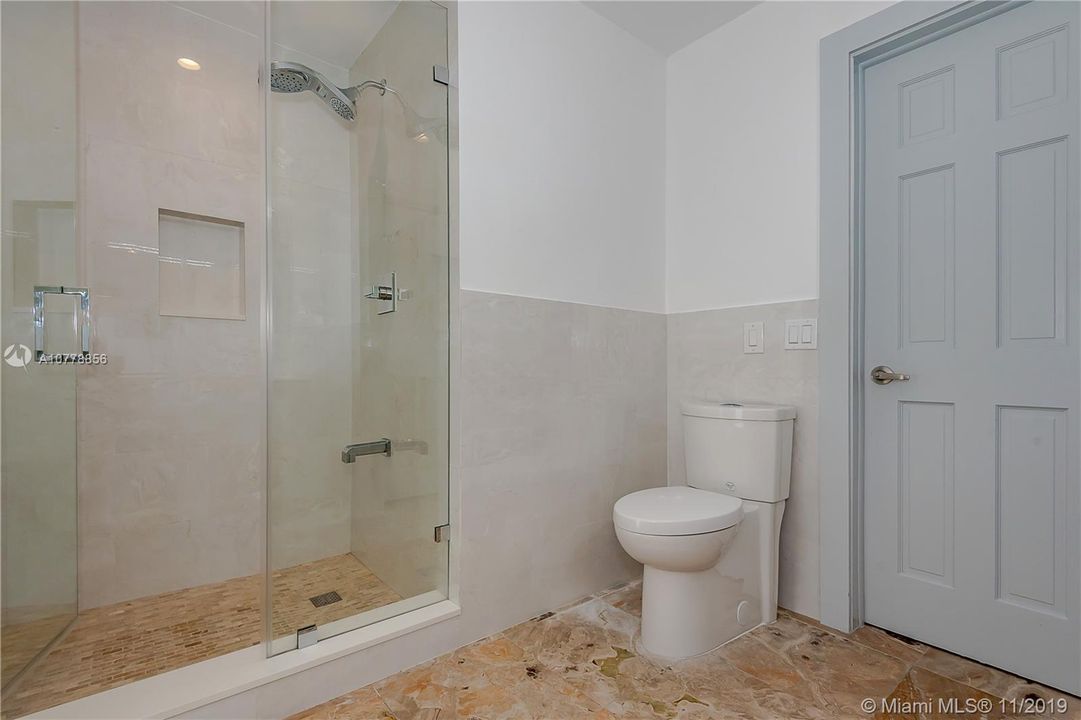 Recently Sold: $750,000 (4 beds, 2 baths, 1640 Square Feet)