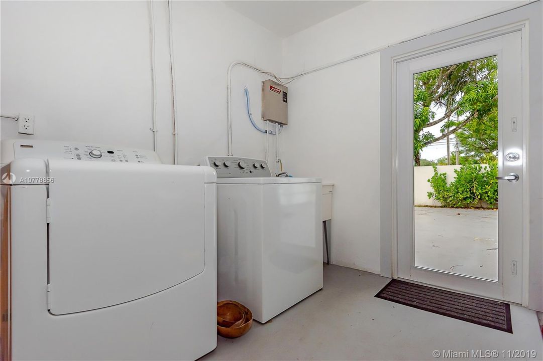 Recently Sold: $750,000 (4 beds, 2 baths, 1640 Square Feet)