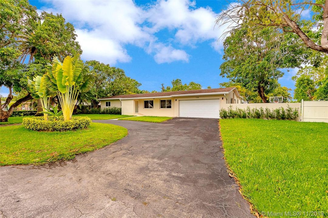 Recently Sold: $750,000 (4 beds, 2 baths, 1640 Square Feet)