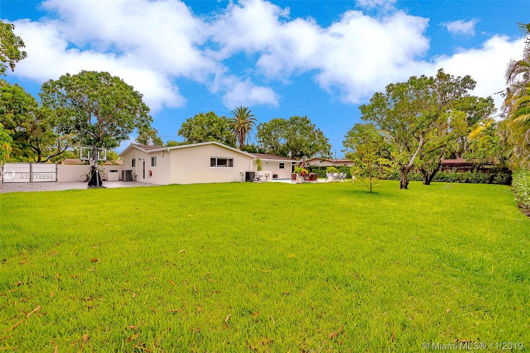 Recently Sold: $750,000 (4 beds, 2 baths, 1640 Square Feet)