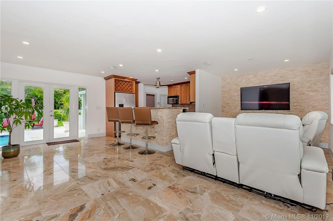 Recently Sold: $750,000 (4 beds, 2 baths, 1640 Square Feet)
